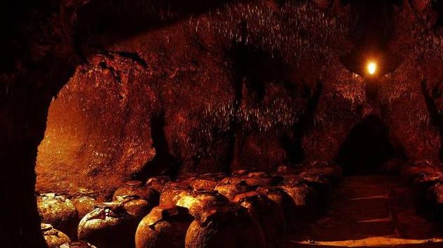 白酒窖藏和洞藏的区别(洞藏酒和窖藏酒哪个好)